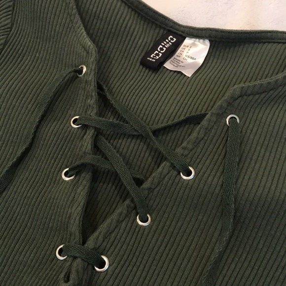 Hunter Green Criss Cross Slim Top - Picture 2 of 3